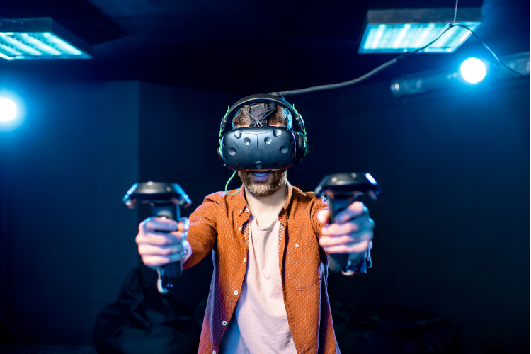 a man trying virtual gaming